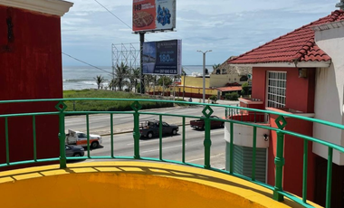 CASA EN RENTA EN VILLA CON ALBERCA, SOBRE EL BLVD M ALEMAN Y FRENTE AL MAR