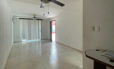 CASA EN RENTA EN VILLA CON ALBERCA, SOBRE EL BLVD M ALEMAN Y FRENTE AL MAR