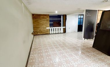 EXTRAORDINARIO LOCAL COMERCIAL A PIE DE CALLE SOBRE AV. JINETES