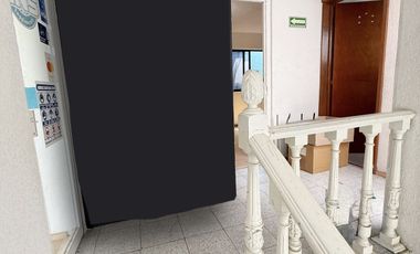 EXTRAORDINARIO LOCAL COMERCIAL A PIE DE CALLE SOBRE AV. JINETES