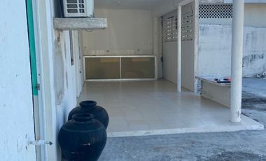Terreno frente al mar en Sisal, con construcción.