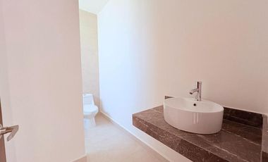 Casa en Venta en Veracruz Fracc. Lomas del Dorado en Esq. Frente a Área Verde.