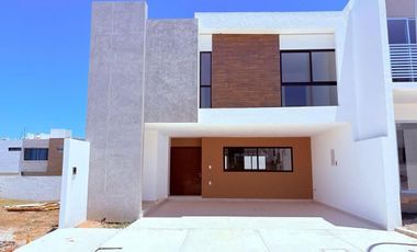 Casa en Venta en Veracruz Fracc. Lomas del Dorado en Esq. Frente a Área Verde.