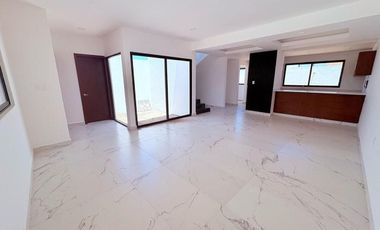 Casa en Venta en Veracruz Fracc. Lomas del Dorado en Esq. Frente a Área Verde.