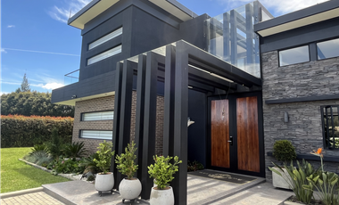 Venta de Exclusiva Casa en Llanogrande Unidad Cerrada Sector Cabeceras