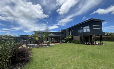 Venta de Exclusiva Casa en Llanogrande Unidad Cerrada Sector Cabeceras