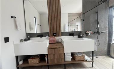 Venta de Exclusiva Casa en Llanogrande Unidad Cerrada Sector Cabeceras