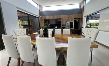 Venta de Exclusiva Casa en Llanogrande Unidad Cerrada Sector Cabeceras