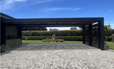 Venta de Exclusiva Casa en Llanogrande Unidad Cerrada Sector Cabeceras