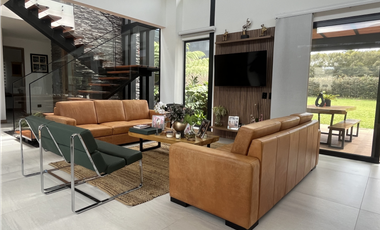 Venta de Exclusiva Casa en Llanogrande Unidad Cerrada Sector Cabeceras