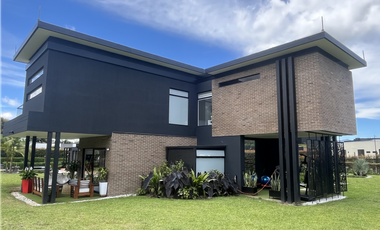 Venta de Exclusiva Casa en Llanogrande Unidad Cerrada Sector Cabeceras