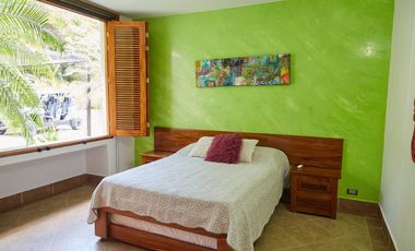 HERMOSA FINCA EN LA SIRIA CON HERMOSA VISTA A FARALLONES