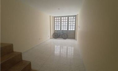 R366 ARRIENDO CASA BARRIO MARANDU