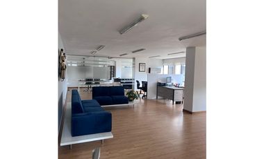 SE VENDE OFICINA CON PARQUEADERO EN EL CENTRO DE PEREIRA