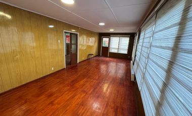AMPLIA PROPIEDAD EN ARRIENDO PARA VIVIENDA O USO COMERCIAL