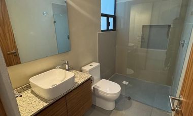 Casa NUEVA en RENTA en Club de Golf Altozano, Morelia