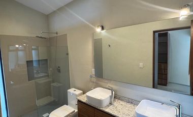 Casa NUEVA en RENTA en Club de Golf Altozano, Morelia