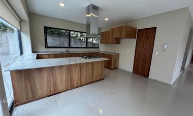 Casa NUEVA en RENTA en Club de Golf Altozano, Morelia