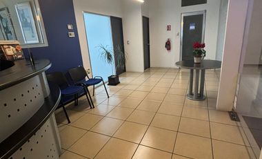 OFICINA DE DOS PISOS (OPCIÓN DE COMPRAR 1 SOLO PISO), EN VENTA CENTRO SUR QRO. 8