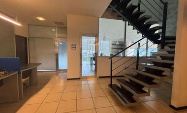 OFICINA DE DOS PISOS (OPCIÓN DE COMPRAR 1 SOLO PISO), EN VENTA CENTRO SUR QRO. 8