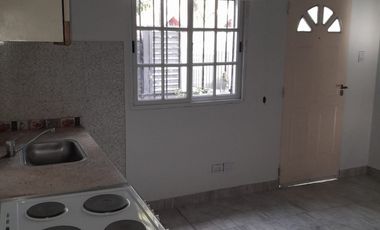 ALQUILER PH 2 AMB - WILDE COCHERA   PATIO    JARDIN SIN EXPENSAS