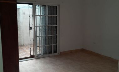 ALQUILER PH 2 AMB - WILDE COCHERA   PATIO    JARDIN SIN EXPENSAS