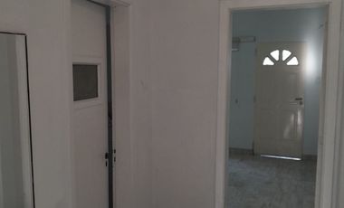ALQUILER PH 2 AMB - WILDE COCHERA   PATIO    JARDIN SIN EXPENSAS