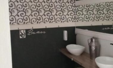 Local en alquiler - 2 Baños - Los Hornos