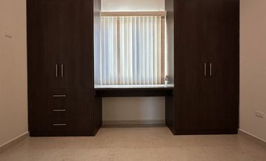 CASA EN RENTA CON ESTUDIO JURIQUILLA QUERETARO