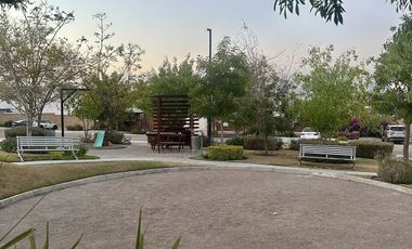 CASA EN RENTA CON ESTUDIO JURIQUILLA QUERETARO