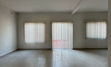 CASA EN RENTA CON ESTUDIO JURIQUILLA QUERETARO