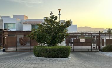 CASA EN RENTA CON ESTUDIO JURIQUILLA QUERETARO