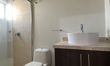 CASA EN RENTA CON ESTUDIO JURIQUILLA QUERETARO