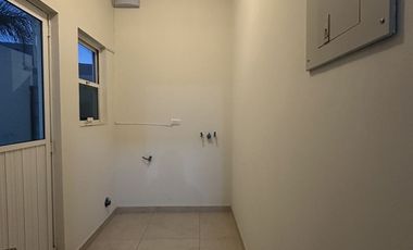 CASA EN RENTA CON ESTUDIO JURIQUILLA QUERETARO