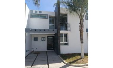 Casa En Venta Dentro De Fraccionamiento En Casa Blanca