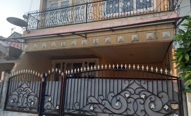 Di sewakan rumah 3 lantai di rawamangun