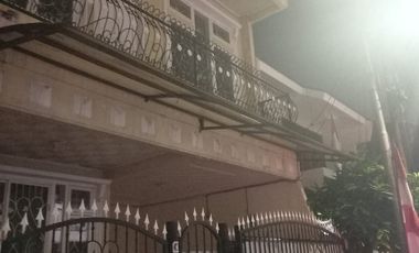 Di sewakan rumah 3 lantai di rawamangun