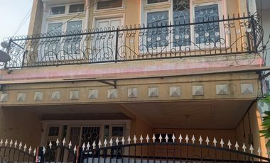 Di sewakan rumah 3 lantai di rawamangun