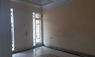 Di sewakan rumah 3 lantai di rawamangun