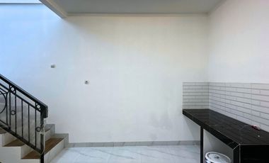 Rumah 1 M an mewah dalam cluster Jagakarsa