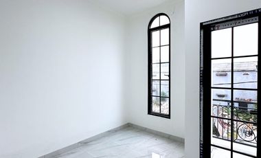 Rumah 1 M an mewah dalam cluster Jagakarsa