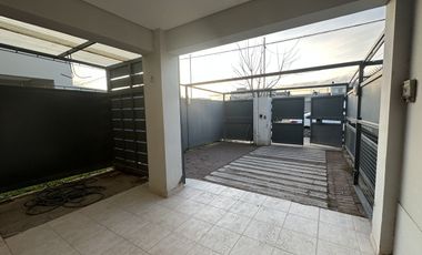 Duplex 3 dormitorios amplios. Barrio Rincon de Emilio