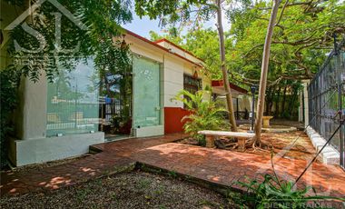 Casa en Venta, Garcia Gineres en Esquina cerca de Av Colon