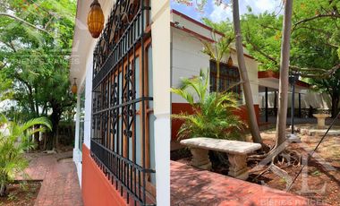 Casa en Venta, Garcia Gineres en Esquina cerca de Av Colon