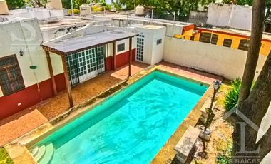 Casa en Venta, Garcia Gineres en Esquina cerca de Av Colon