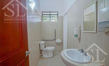 Casa en Venta, Garcia Gineres en Esquina cerca de Av Colon