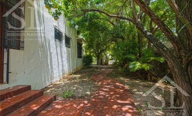 Casa en Venta, Garcia Gineres en Esquina cerca de Av Colon