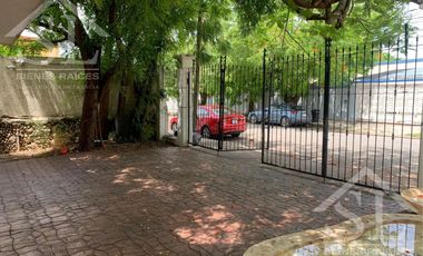 Casa en Venta, Garcia Gineres en Esquina cerca de Av Colon