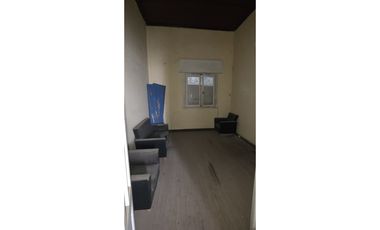 AMPLIO LOCAL COMERCIAL + PH DE 3  AMB + DEPARTAMENTO DE 4 AMB