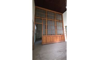 AMPLIO LOCAL COMERCIAL + PH DE 3  AMB + DEPARTAMENTO DE 4 AMB